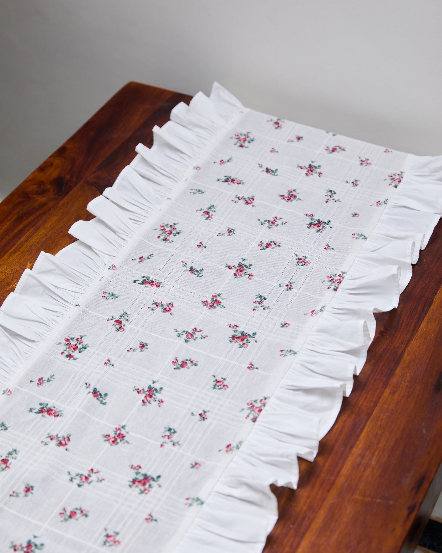 Rosebud Ruffle Cotton Table Runner