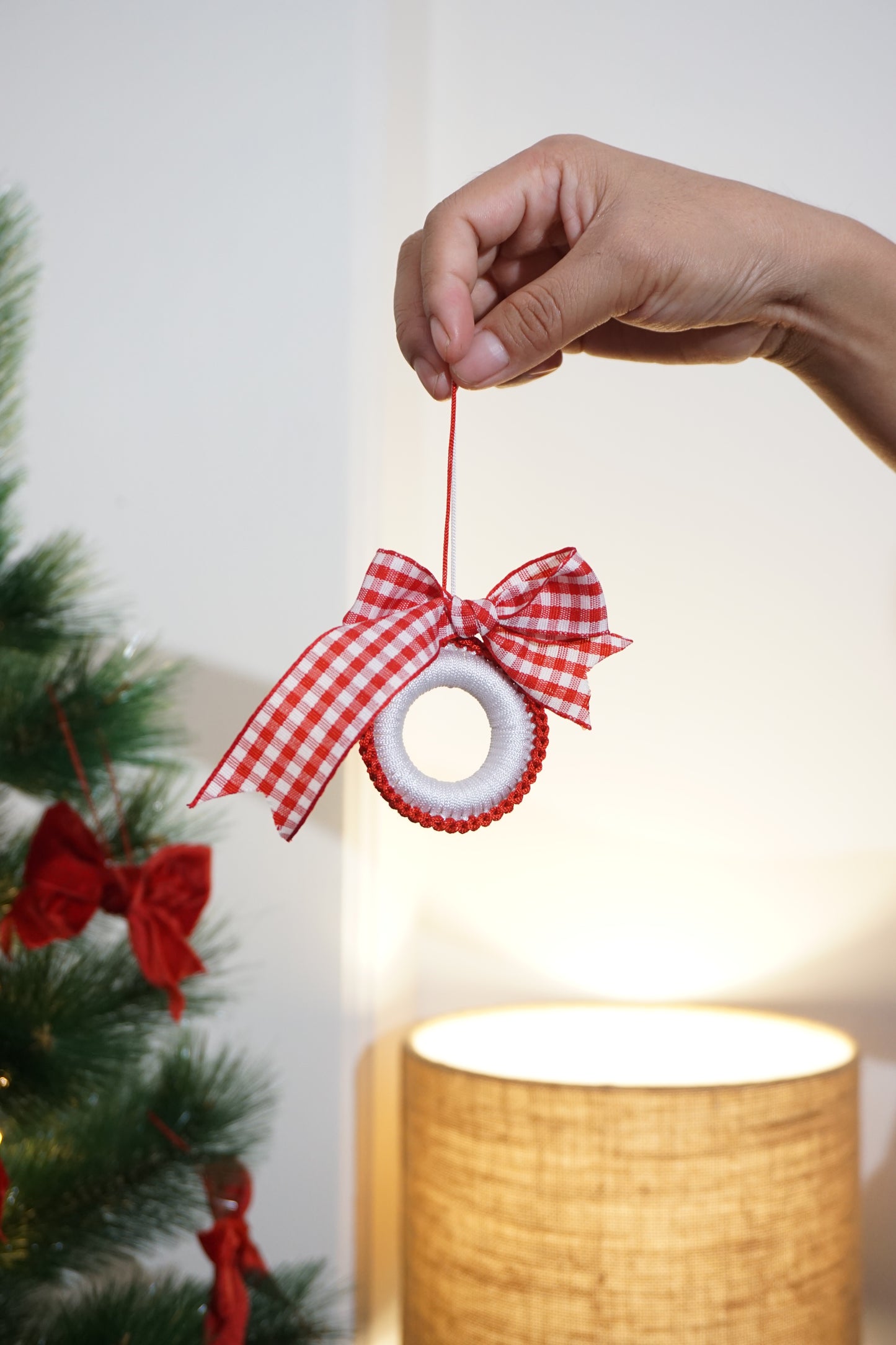 ARTISANAL CHRISTMAS ORNAMENT(Red & White)