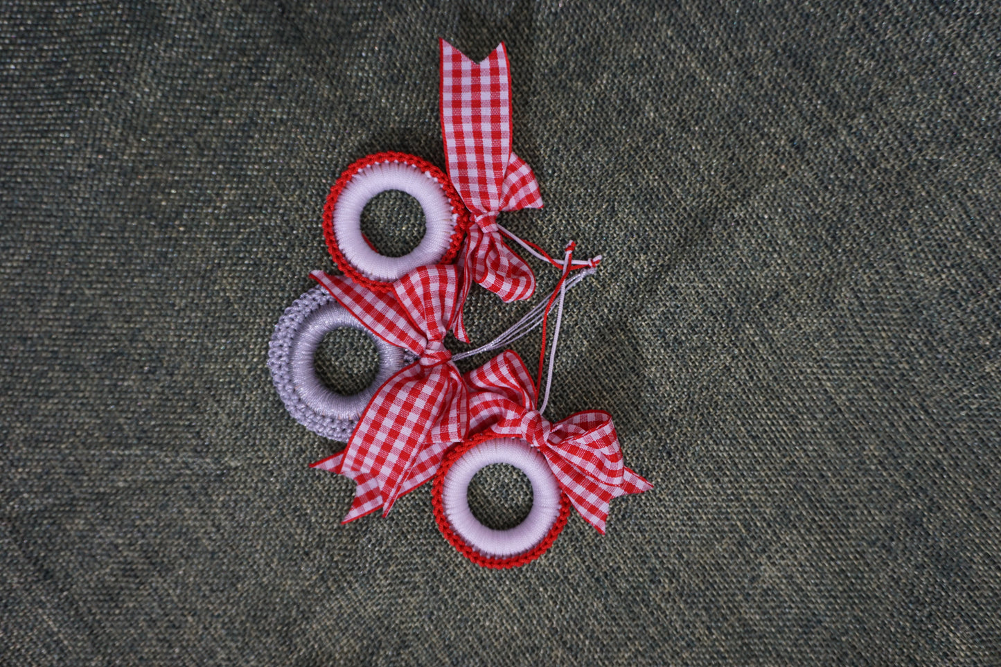 ARTISANAL CHRISTMAS ORNAMENT(Red & White)